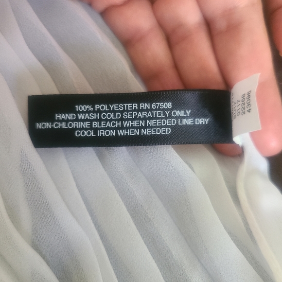 NEW Gorgeous I.N.C scarf with beautiful pearl and bead details - Picture 7 of 9